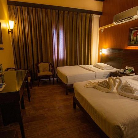 Hotel Essencia Dumaguete City Esterno foto